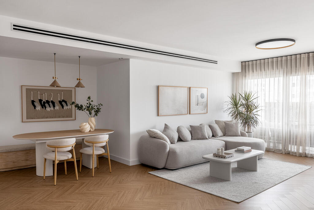 The couple asked for a clean, bright design (Photo: Yonatan Tamir) דירה בראשון לציון, עיצוב: ליאת זליג