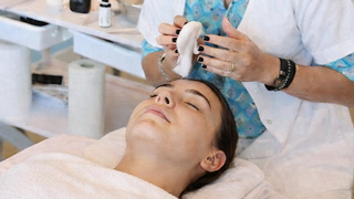 ד"ר ענבל גרינהאוס - מנהלת אשפוז יום אונקולוגי במכון האונקולוגי בשיבא, סימה אבו - מנהלת אדמניסטרטיבית במערך האונקולוגי, רויטל סלע, מנכ"ל לוריאל ישראל - אלי שגיב ואילן מרגלית