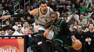 ג'יילן בראון מול ויקטור וומבניאמה