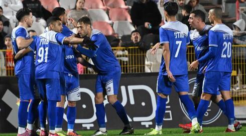 שחקני עירוני קריית שמונה חוגגים