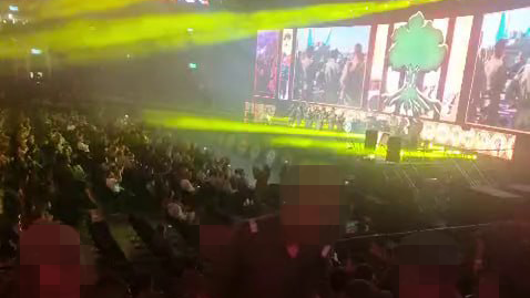 חיילים דתיים עוזבים את הארנה פיס בירושלים עקב שירת נשים ותמונות שטענו שלא הולמות