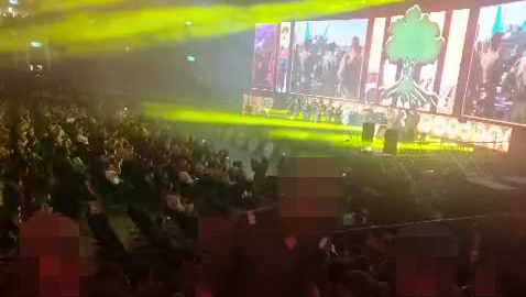 חיילים דתיים עוזבים את הארנה פיס בירושלים עקב שירת נשים ותמונות שטענו שלא הולמות