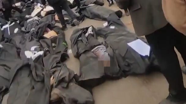 עשרות גופות של מפגינים בעיר קחריזאק באיראן, וקרובי ההרוגים מתייפחים לידם