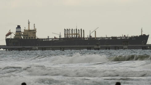 מכלית נפט עוגנת מול חופי פוארטו קאבלו בוונצואלה