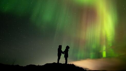 כשהזוהר הצפוני האיר את איסלנד