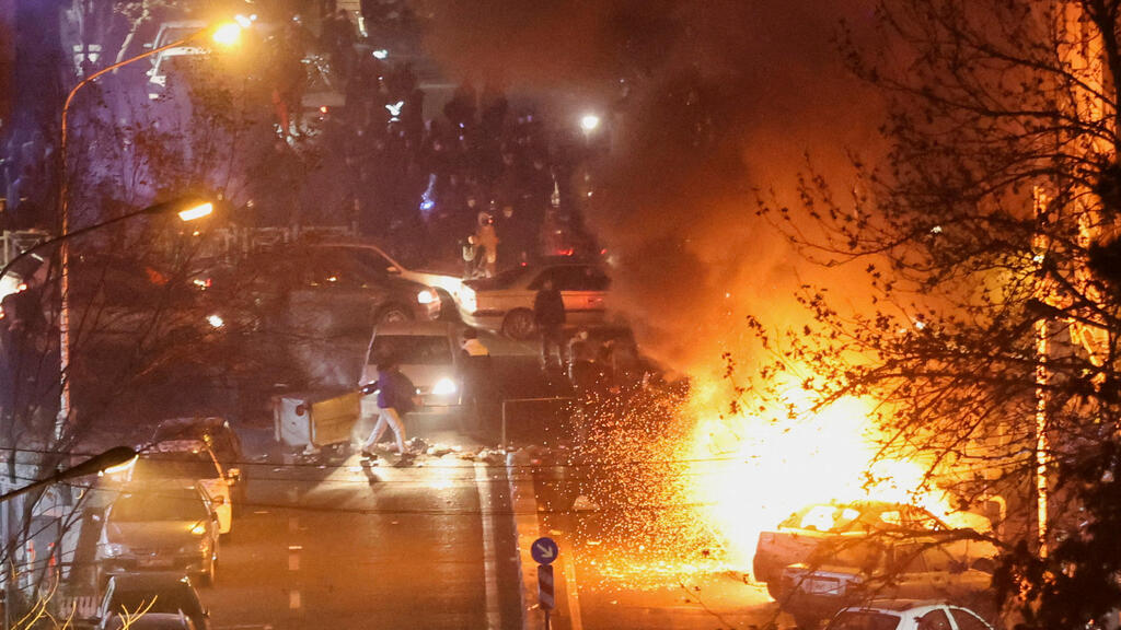 Акции протеста в Тегеране (Фото: Stringer/WANA (West Asia News Agency) via REUTERS) מפגינים ב טהרן 8 בינואר 2026 מחאה איראן