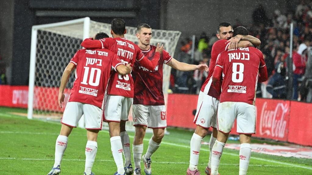 כנעאן חוגג עם הבחרים