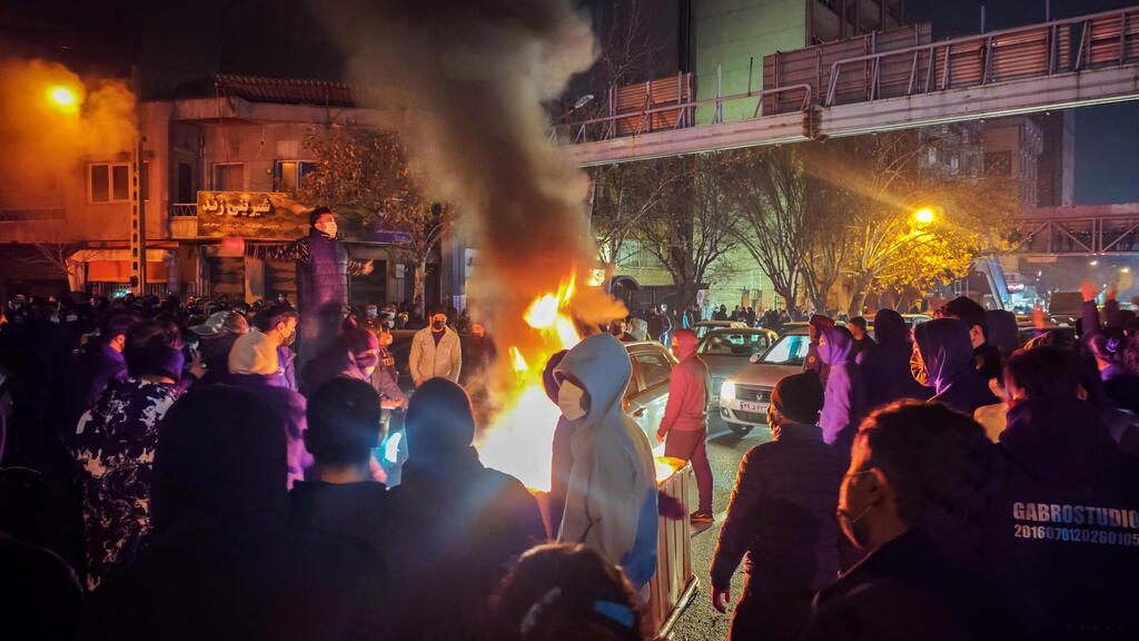 Photo: Anonymous/Getty Images מחאה מחאות הפגנה הפגנות איראן טהרן 8 בינואר