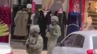 תיעוד: ערבים ישראלים התחפשו ללוחמי צה״ל ושדדו חנות זהב באזור חברון