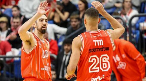 ים מדר חוגג עם בר טימור