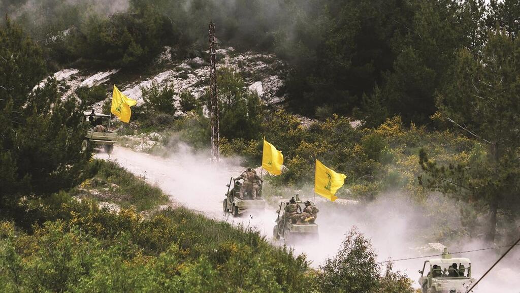 Боевики Хизбаллы (Фото: Aziz Taher/Reuters) מחבלי חיזבאללה בגבול הצפון