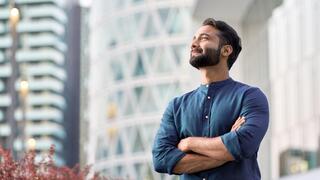 מנהל מביט לאופק