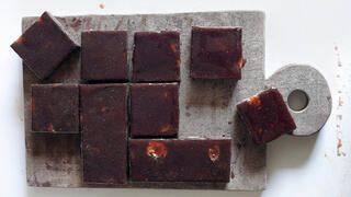 בראוניז חמאת בוטנים ורוטב תותים