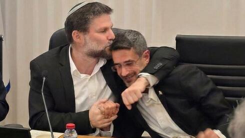 שר האוצר בצלאל סמוטריץ' בפגישה עם אביחי שטרן, ראש עיריית קריית שמונה בעניין שיקום העיר לאחר המלחמה 