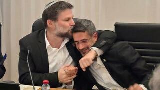 שר האוצר בצלאל סמוטריץ' בפגישה עם אביחי שטרן, ראש עיריית קריית שמונה בעניין שיקום העיר לאחר המלחמה 