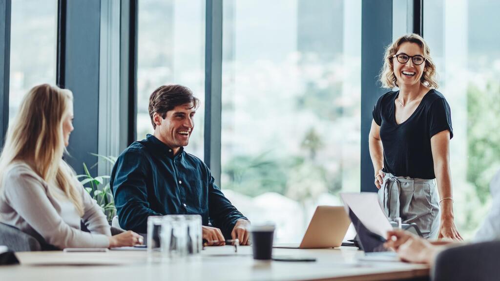 Мужчины и женщины (Фото: Jacob Lund, shutterstock) אילוסטרציה