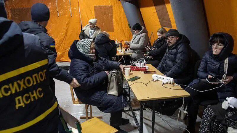 A resilience center in Kiev where residents an warm up and charge phones מרכזי חוסן בקייב