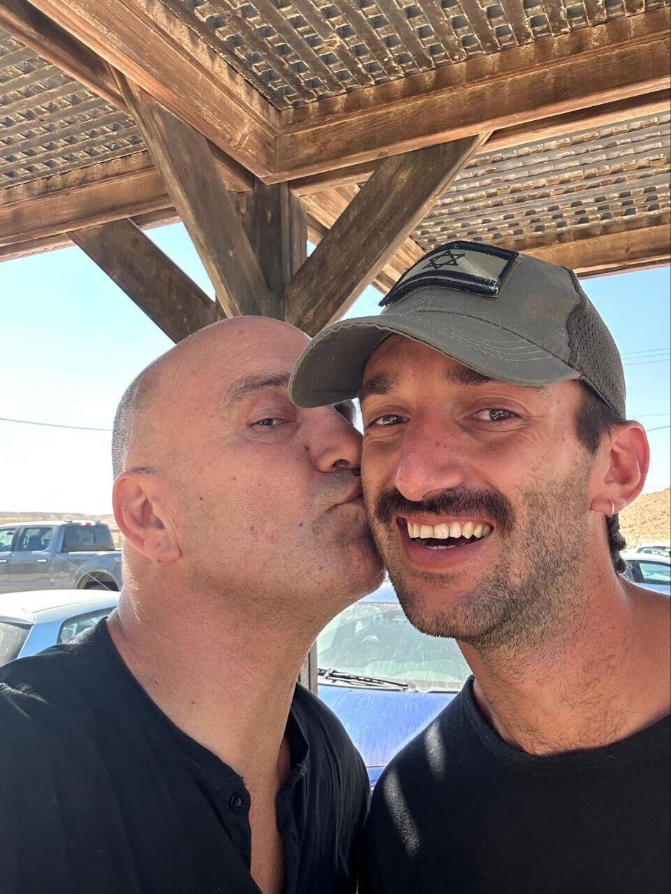 דוד גל עם בנו מיכאל ז"ל 