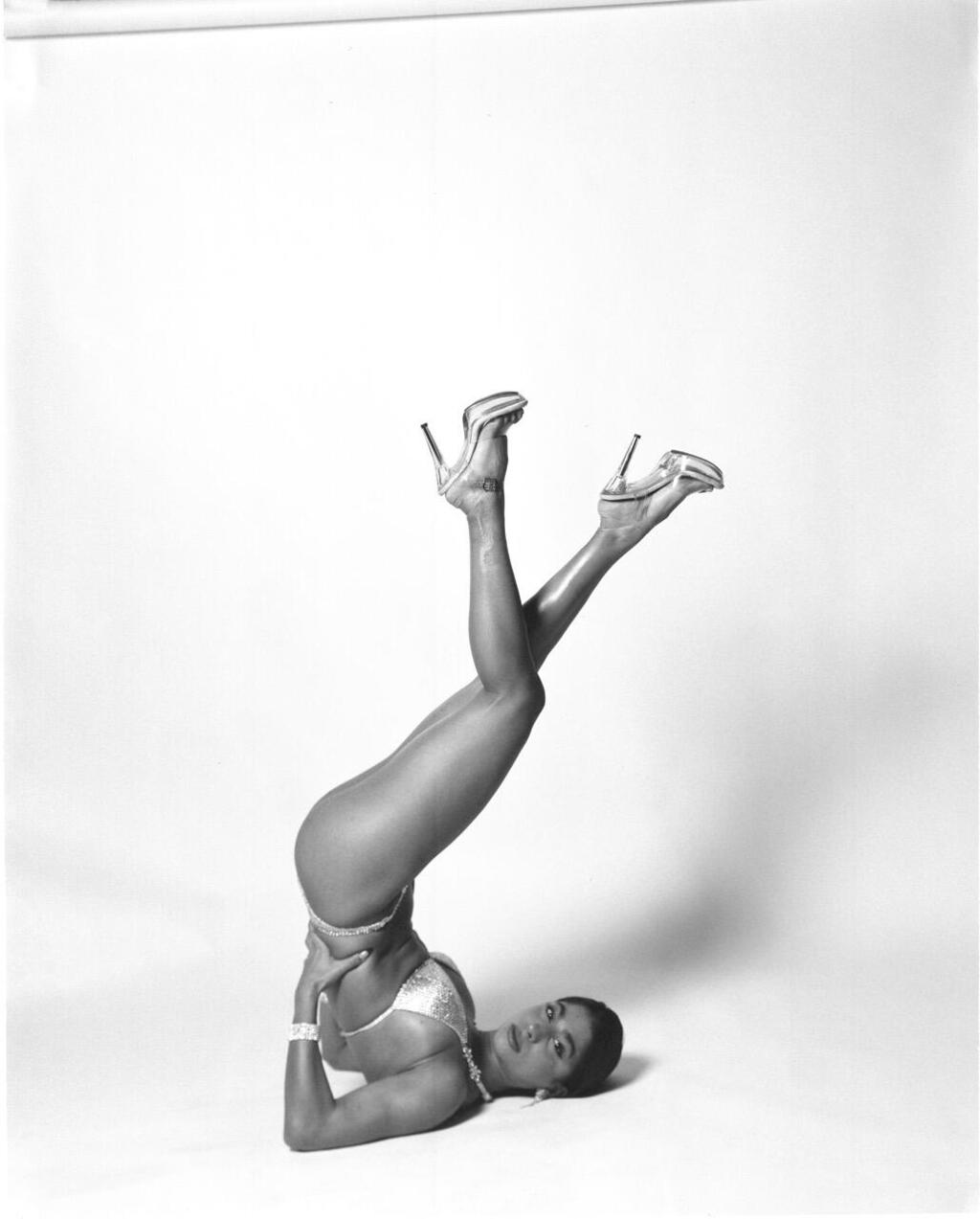 Photo: Ofek Shalom סתיו שלום, מהפרעות אכילה לפיתוח גוף, תערוכה, תמונות