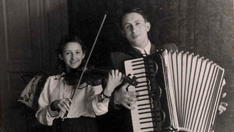 לאון ויאנינה שטיינלאוף, אחים יהודים מנובי סונץ' בפולין, שצולמו בסוף שנות ה-40