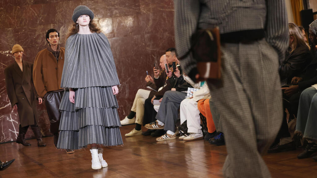 תצוגת האופנה של הד מיינר ביריד פיטי אומו באיטליה, 2026