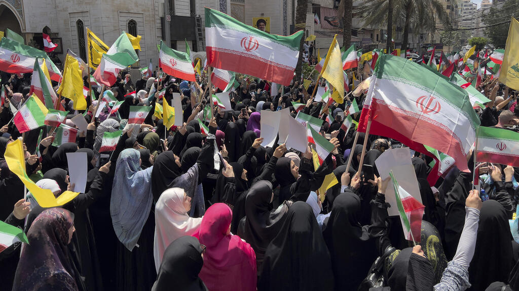 מפגן תמיכה של חיזבאללה באיראן