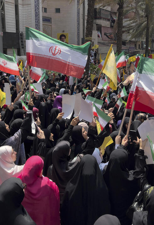 מפגן תמיכה של חיזבאללה באיראן