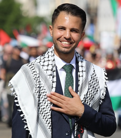 מוהנד אלחטיב פלסטיני מעזה שיוון ביטלה את מעמד הפליטות שלו