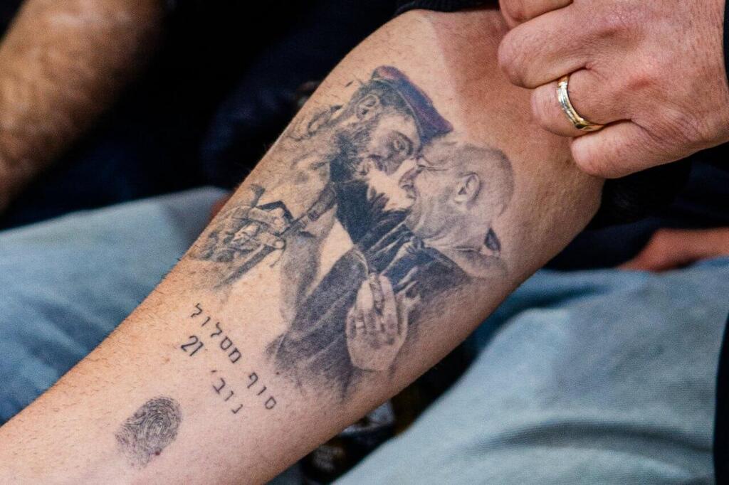 מימין לשמאל: מאיר זריהן, דודי ששון, שי טסטה, דוד גל, אריאל וולוך, פבל לויט - בחלקה 18א בהר הרצל