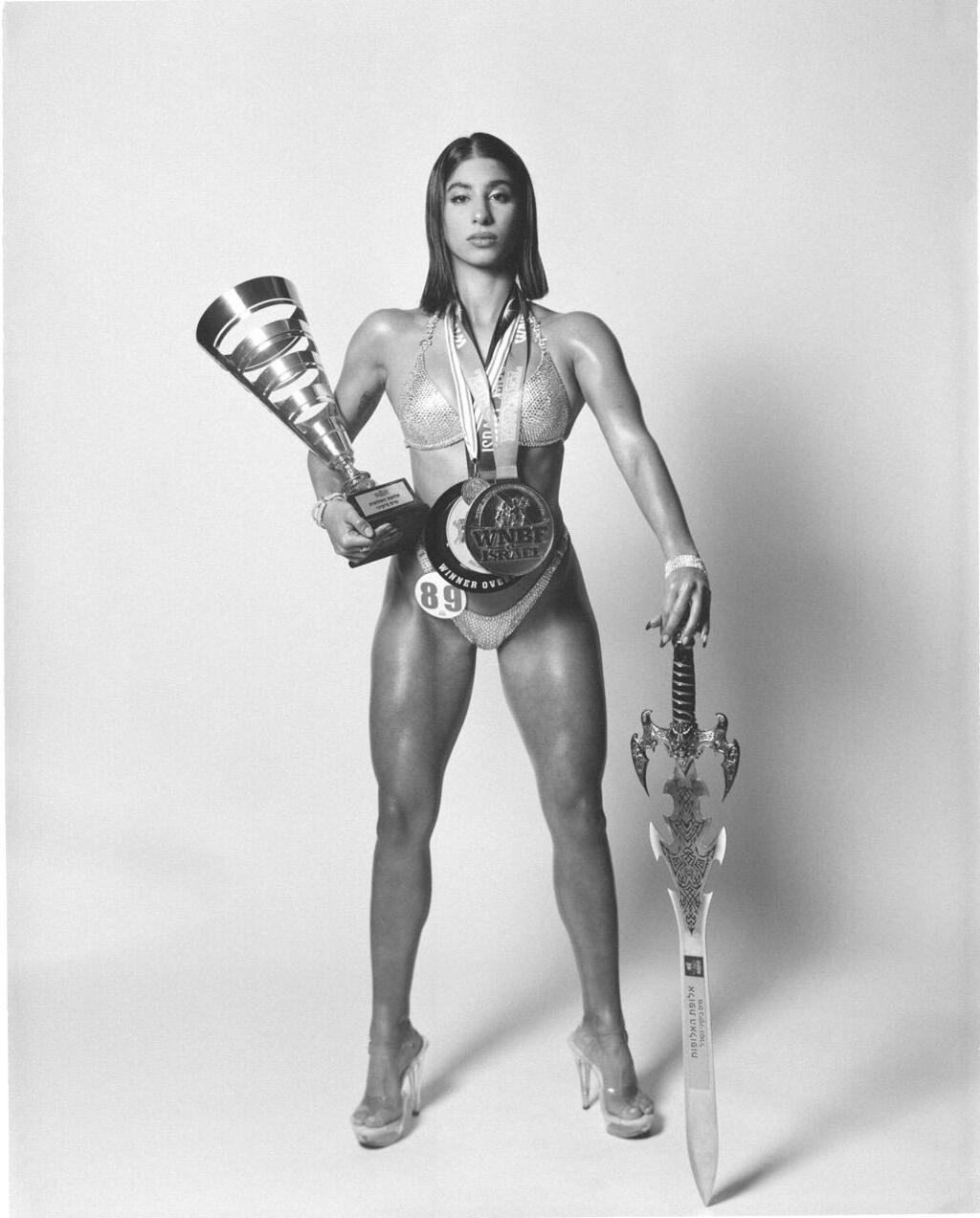 Stav Shalom (Photo: Ofek Shalom) סתיו שלום, מהפרעות אכילה לפיתוח גוף, תערוכה, תמונות