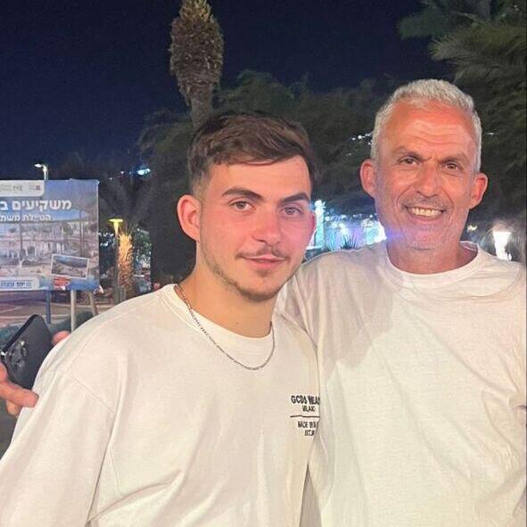 דודי ששון עם בנו רואי ז"ל 