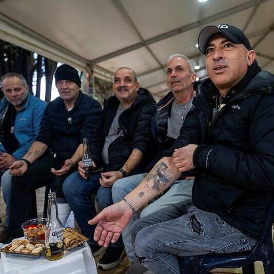 מימין לשמאל: מאיר זריהן, דודי ששון, שי טסטה, דוד גל, אריאל וולוך, פבל לויט - בחלקה 18א בהר הרצל