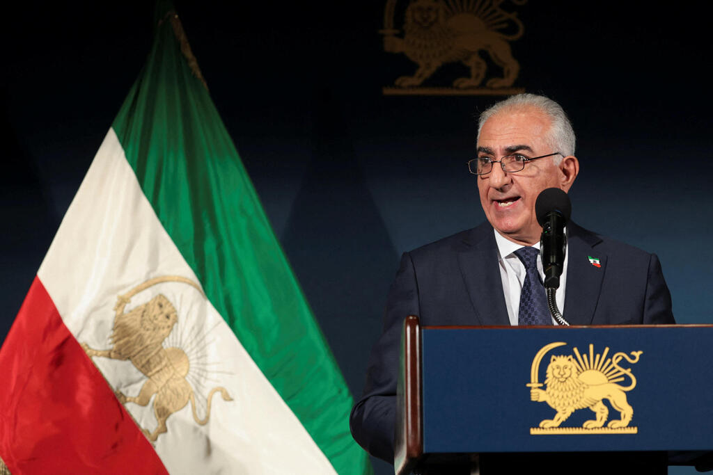 Reza Pahlavi (Photo: REUTERS/Jonathan Ernst) רזא פהלווי