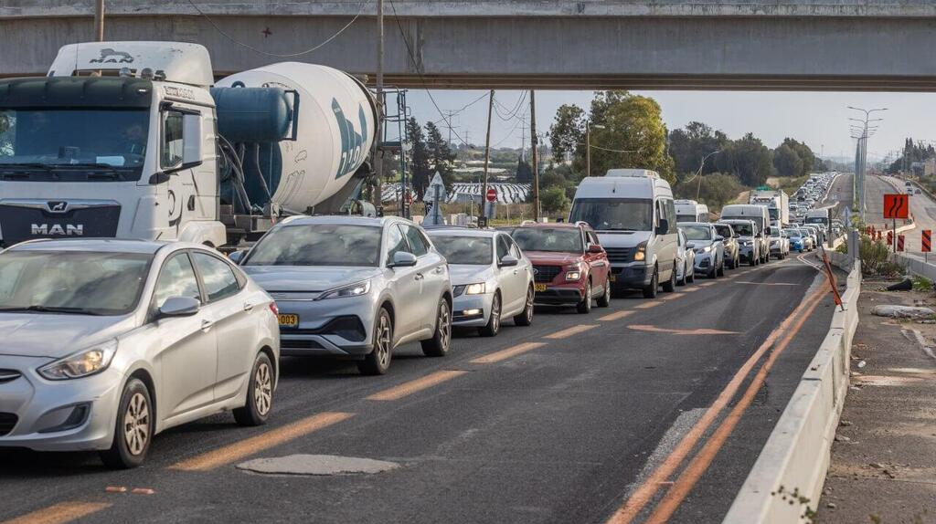 כביש 4 נחסם והרכבת הקלה בי-ם משובשת: עומסי ענק לקראת הפגנות החרדים