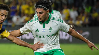 שחקן מכבי חיפה ליסב עיסאת מול שחקן מכבי ת"א טייריס אסנטה