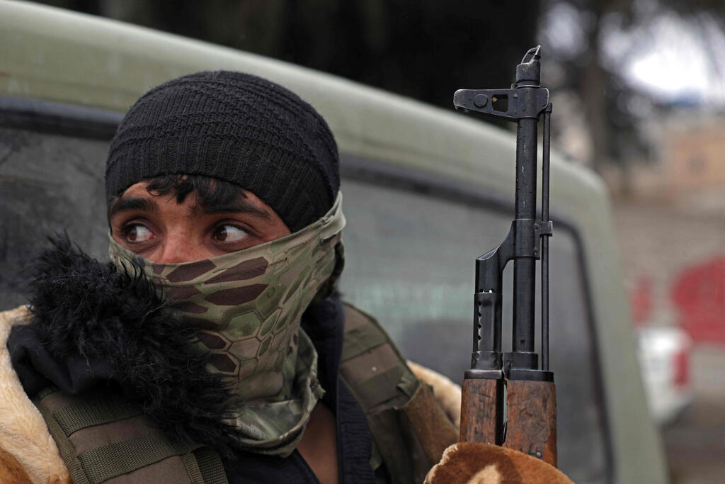 כוחות א-שרע צבא סוריה אחרי ההשתלטות על העיר א-טבקה טבקה ב אזור א-רקה