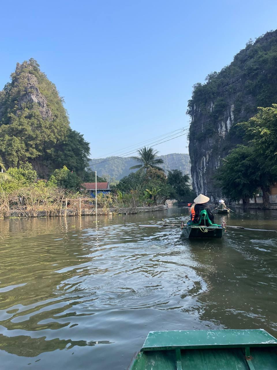 A river ride in Ninh Binh (Photo: Nily Levin) שייט בנין בין, וייטנאם