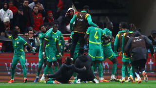 שחקני נבחרת סנגל חוגגים