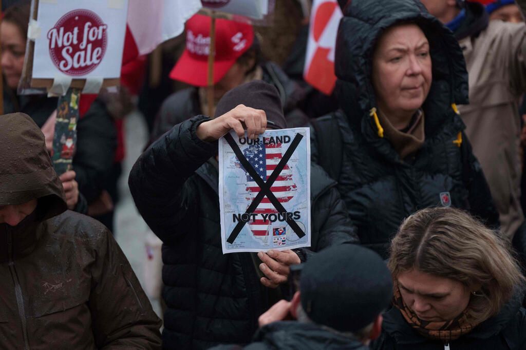 הפגנה ב נואוק בירת גרינלנד נגד איומי נשיא ארה"ב טראמפ להשתלט על האי 17 בינואר