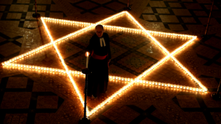 טקס יום השואה בכנסייה ביורק