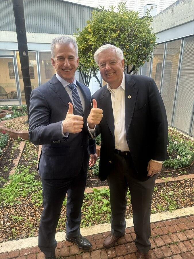 הסנאטור הרפובליקני לינדזי גרהאם נפגש עם ראש המוסד דוד (דדי) ברנע