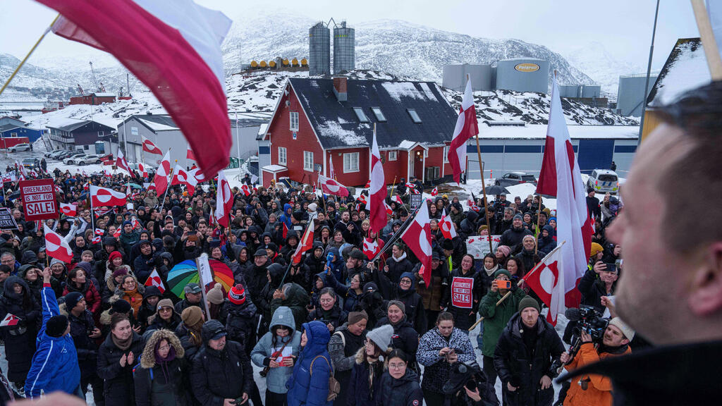 הפגנה ב נואוק בירת גרינלנד נגד איומי נשיא ארה"ב טראמפ להשתלט על האי 17 בינואר