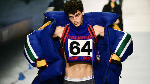 תצוגת סתיו-חורף 2026-27 של דיסקוורד בשבוע האופנה לגברים במילאנו