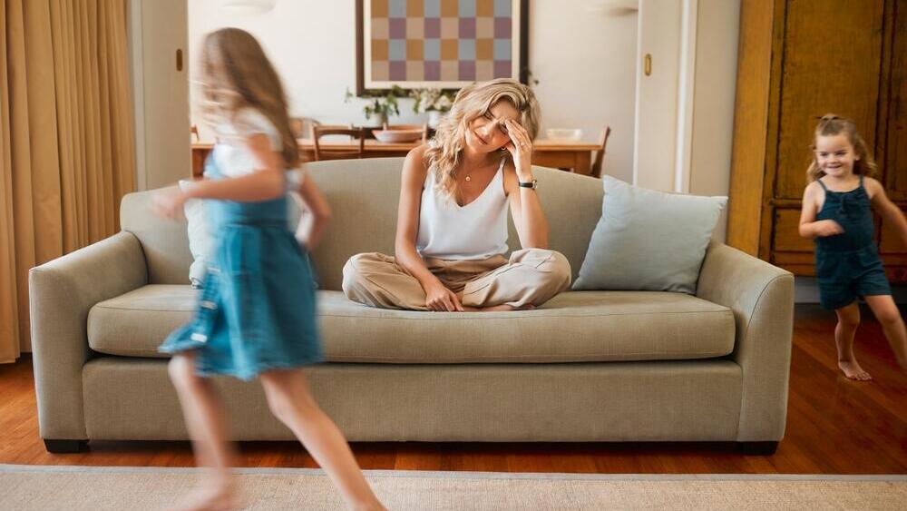 Mothers are coping with an impossible burden (Photo: Shutterstock) הורות
