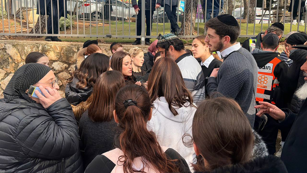 פינוי התינוקות מהזירה בירושלים