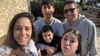 משפחת צמח ליד מוזיאון הביל"ויים בגדרה