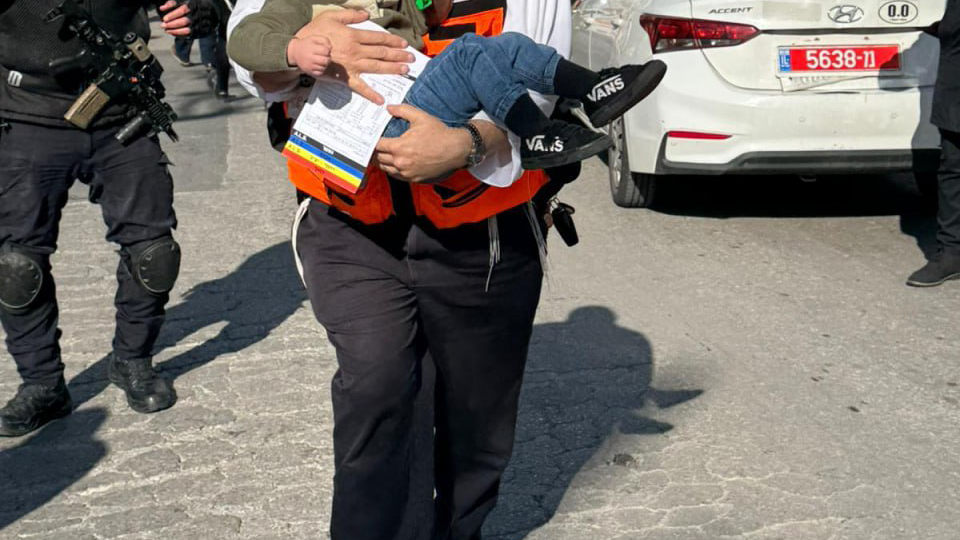 פינוי התינוקות מהזירה בירושלים