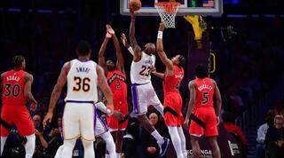 לברון ג'יימס קולע