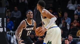 יאניס אנטטקומפו עם הכדור