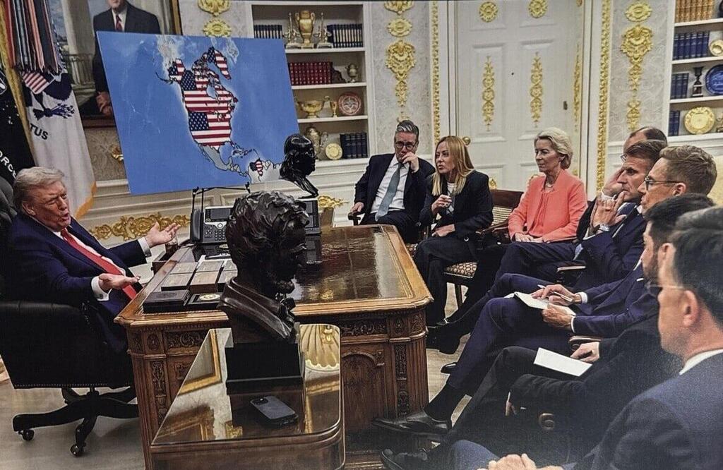 נשיא ארה"ב דונלד טראמפ פרסם תמונה של ישיבה בבית הלבן קנדה גרינלנד ונצואלה צבועות בדגל ארה"ב